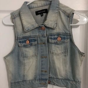 Shoulder less jean jacket